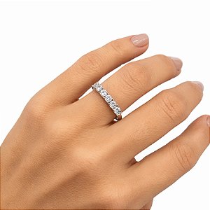 ANEL DE PRATA COM 7 PEDRINHAS DE ZIRCÔNIAS BRANCAS