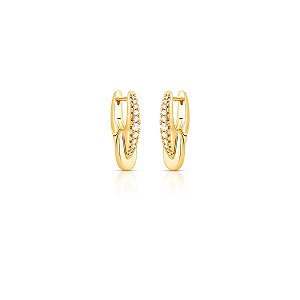 ARGOLA DOURADA COM PEDRAS DE ZIRCÔNIAS NA FRENTE E DETALHE DOURADO