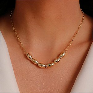 CHOCKER DOURADA ELOS CARTIER E PINGENTES BOLD 40CM