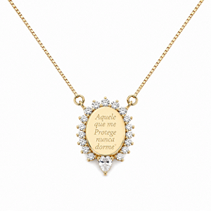 CHOCKER DOURADA COM PINGENTE DE PLACA COM ORAÇAÕ FORMATO OVAL TODO CRAVEJADO AO REDOR 40CM+5