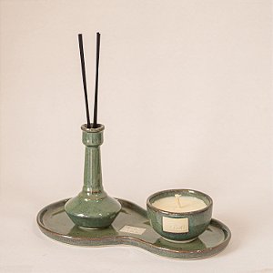 Jogo com Vaso Difusor, Vela Aromática e Bandeja em Cerâmica Artesanal Verde