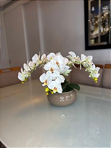 Arranjo de Orquídea com 4 Haste em Toque Real com Vaso de Vidro Marrom