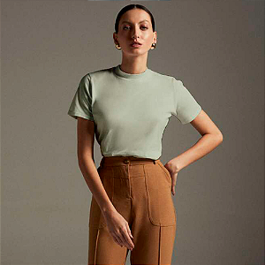 Camiseta Gola U de Algodão Egípcio Cor Verde Seco Merci
