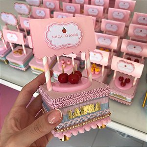 Barraquinha De Maça Do Amor - Circo Rosa