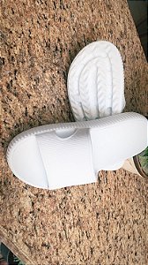CHINELO NUVEM BRANCO