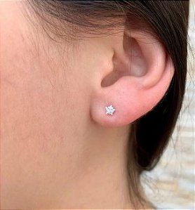 Brinco Zirc. Estrela 4 mm - Prata 925
