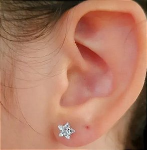 Brinco Zirc. Estrela 6 mm - Prata 925