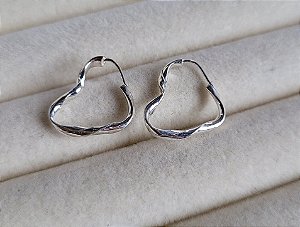 Argola Coração Torcido 16 mm - Prata 925