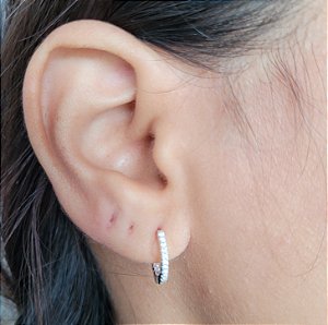 Argola click Cravejada 14mm - Prata 925