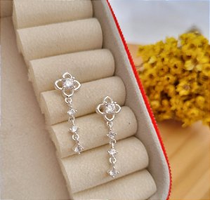 Brinco Flor com Zircônias penduradas - Prata 925