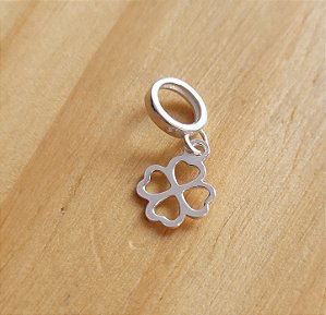 Berloque Trevo Vazado - Prata 925