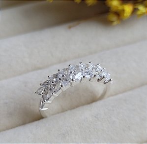 Anel Meia Aliança Cravação Navete- Prata 925