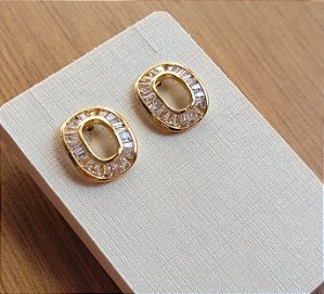 Brinco Oval Cravação Baguete - Semijoia