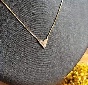 Colar em V com Cravação - Semijoias