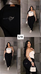 CALÇA SARJA PRETA PLUS SIZE COM LYCRA E BORDADO