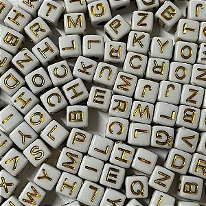 Miçanga cubo letras 6mm ref 0030 com 100 gramas