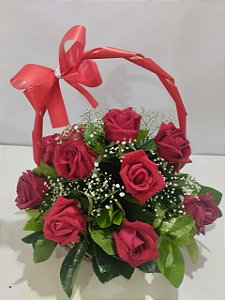 Cesta de rosas vermelhas