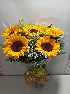 BUQUÊ COM GIRASSÓIS