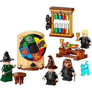 Jogo Lego Harry Potter Castelo de Hogwarts: Cerimônia do Chapéu Seletor - 76460 (124 peças)