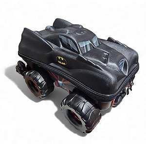 Mochila 3D c/ 3 Rodinhas Carrinho Monster Truck Batman