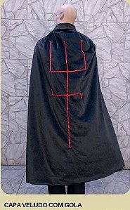 CAPA DE VELUDO PRETA COM FORRO DE CETIM VERMELHO E GOLA