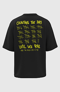 Camiseta Oversized Counting the Days