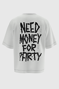 Camiseta Oversized Need Money for Party