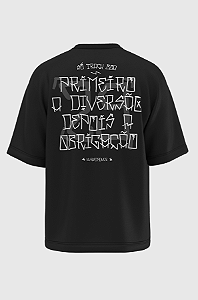 Camiseta Oversized Primeiro a Diversão