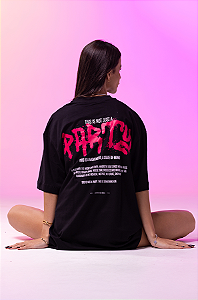 Camiseta Oversized This is Not Just a Party