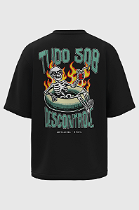Camiseta Oversized Tudo sob Descontrole