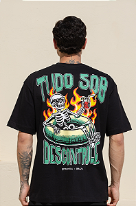 Camiseta Oversized Tudo sob Descontrole