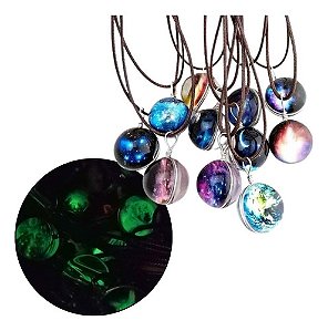 Kit 50 Colares De Galáxia Brilha No Escuro Lembrancinha Novo