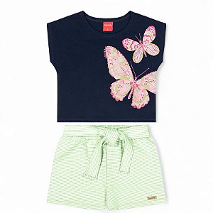 Conjunto em meia malha e shorts em moletinho trabalhado