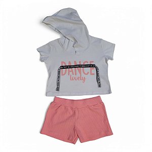 Conjunto camisa cropped com capuz e shorts