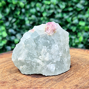 ÁGUA MARINHA COM INCLUSÃO DE TURMALINA ROSA – Serenidade, Amor e Proteção Emocional