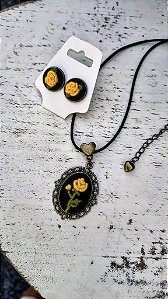 Conjunto Rosas Solitárias Vintage | Colar e Brincos Bordados a Mão