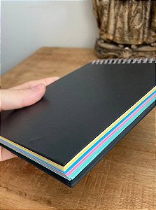 Bloco espiral com folhas coloridas - Tamanho A6