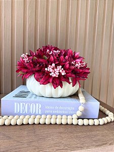 Equibana Cerâmica Bege com Arranjo Magnólia Artificial Bordô