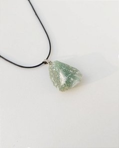 Pingente de Quartzo Verde Bruto - Saúde, Vitalidade e Equilíbrio