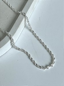 Colar torcidinho - prateado