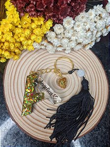 Chaveiro de resina personalizado com inicial e Plaquinha