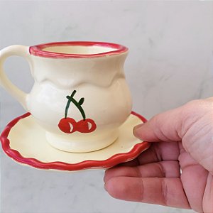 Xícara com Pires Cereja em Cerâmica Pintada a Mão 140ml