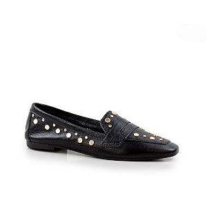 Mocassim Preto em Couro Tachinhas Douradas