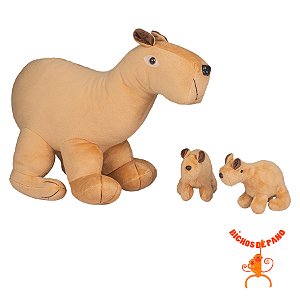 Capivara Grávida com 2 Filhotes