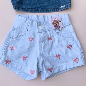 Short Jeans Infantil Branco com Coração Rosa tam 04