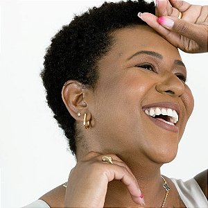 ARGOLA LISA FORMATO DE U SEMIJOIA COM BANHO DE OURO 18K