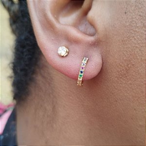 ARGOLINHA COM PEDRAS DE ZIRCÔNIAS COLORIDAS SEMIJOIA COM BANHO DE OURO