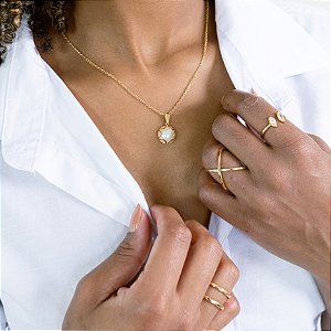 COLAR MEIA PÉROLA SEMIJOIA COM BANHO DE OURO 18K ANTIALÉRGICA