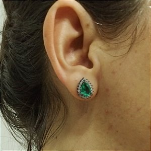 BRINCO RÓDIO NEGRO ZIRCÔNIA VERDE FORMATO GOTA SEMIJOIA