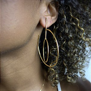 BRINCO GRANDE COM ARGOLA DUPLA SEMIJOIA COM BANHO DE OURO 18K